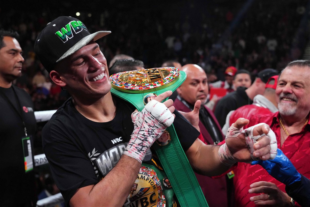 Fans Warn David Benavidez After Reportedly Making “Close to $50 Million” Offer to Canelo Alvarez