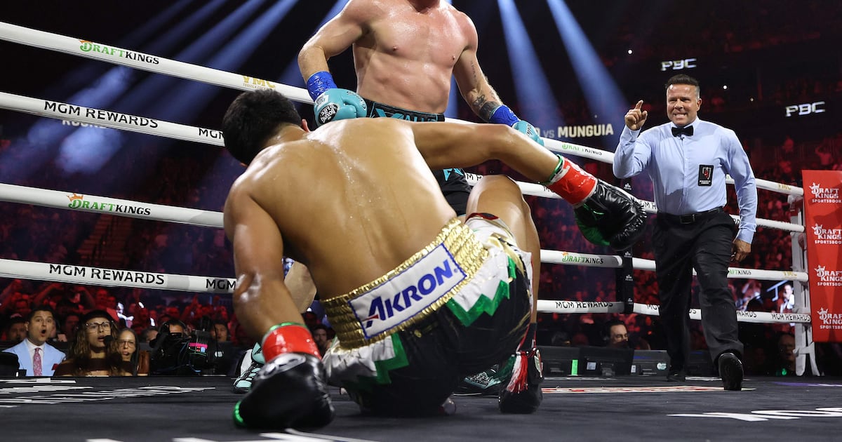 Alvarez will fight Benavidez ‘if money is right’ after inflicting first defeat on Munguia