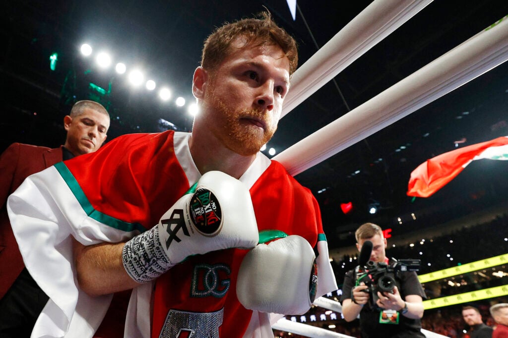 Former boxing champion who fought Canelo Alvarez continues dominant run in new sport